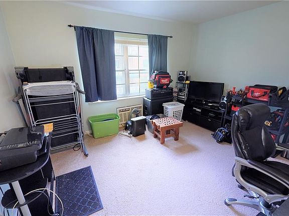 5th image of 19901 Van Aken Blvd APT 103