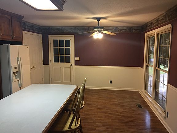 Large eat in kitchen