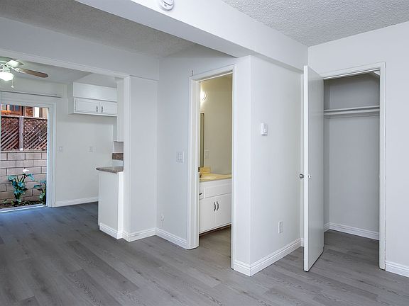 4th image of 216 Palmetto Dr #11