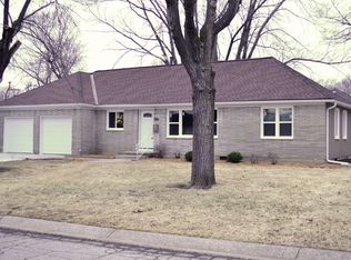 915 S Hunter Dr, Olathe, KS 66061