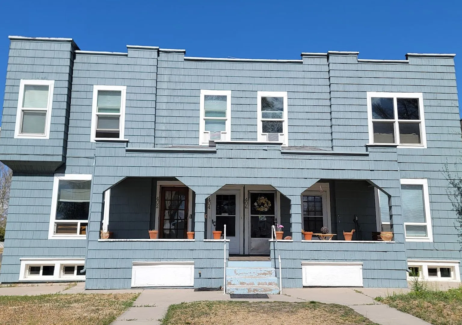 Charming Historic Downtown 3 Bedroom Apartment All Utilities Included! — Photo 2