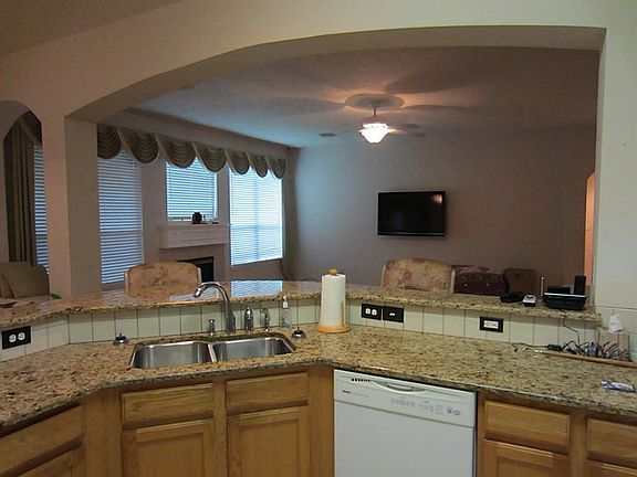 5th image of 319 Overland Park Dr