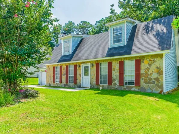 1040 Redan Trce, Stone Mountain, GA 30088