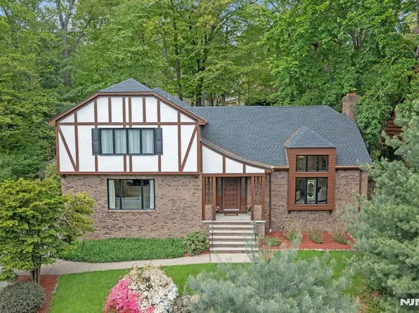 610 N Monroe St, Ridgewood, NJ 07450