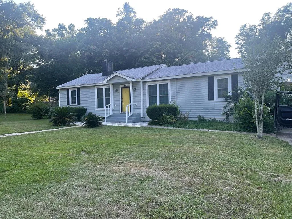 151 Village Circle West — Photo 3