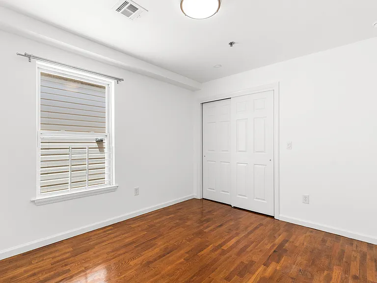 718 23rd St #3 — Photo 19