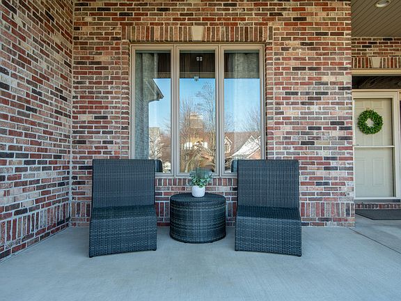 5th image of 669 Davis Cir