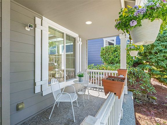 3rd image of 2484 30th Avenue NE