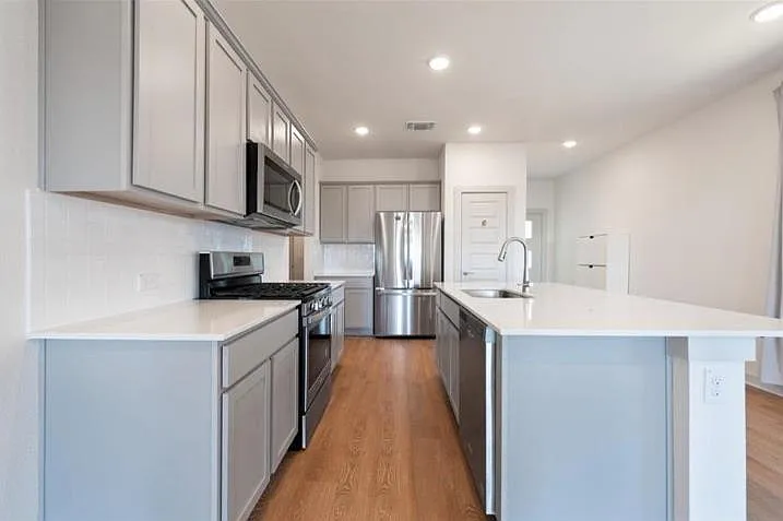 10805 Meris Ln — Photo 11