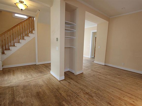5th image of 203 E Chinook St