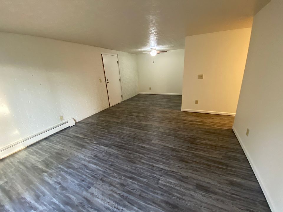 Living Room/Dining