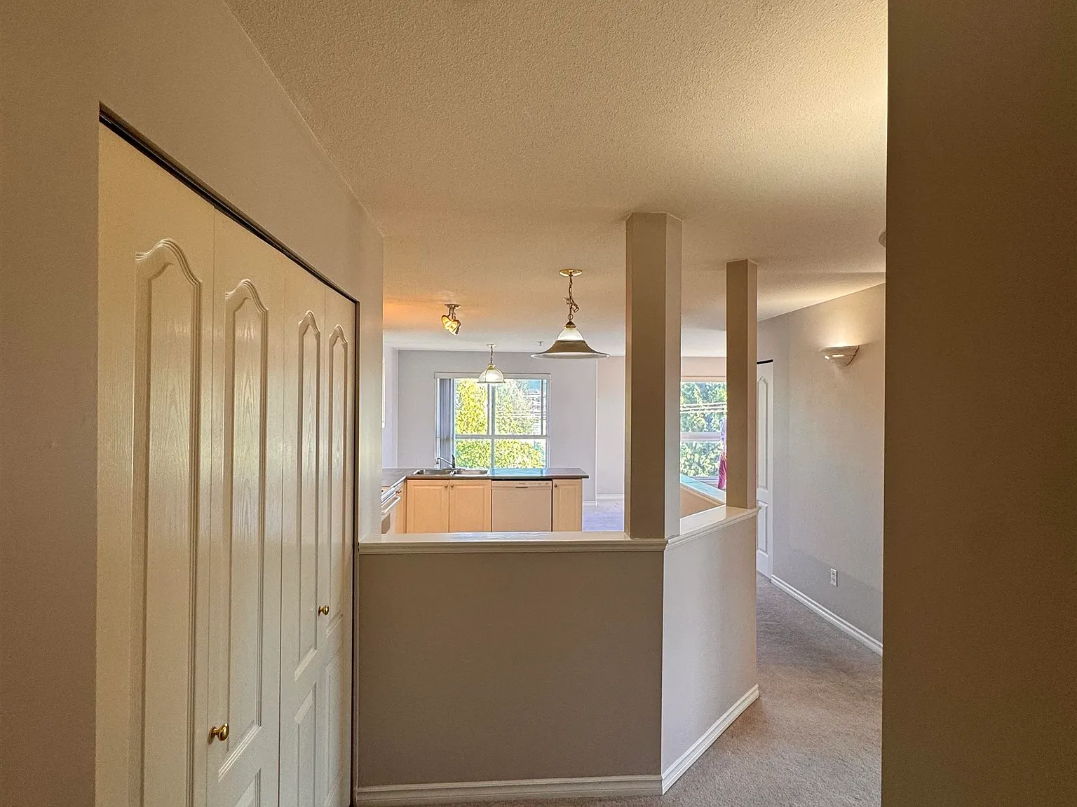2 bed, 972 sqft, $2,300 — Photo 4