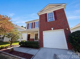 6807 Wandering Creek Dr, Charlotte, NC 28216