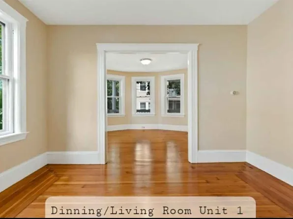11 Vale St APT 2, Salem, MA 01970