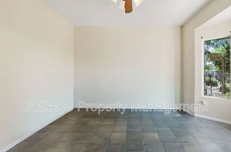 15893 W Arrowhead Dr — Photo 18
