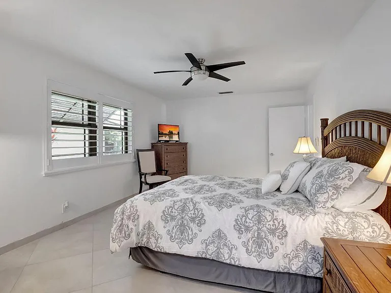 902 Foxpointe Cir — Photo 32