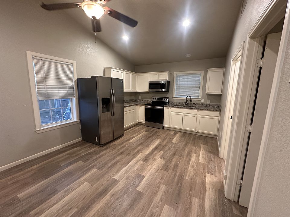 1st image of 916 N Austin St #102