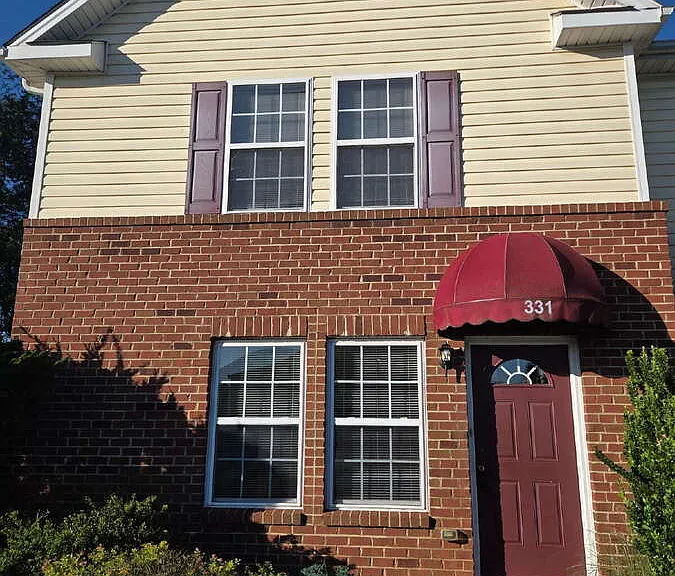 331 Emerson Ln — Photo 1