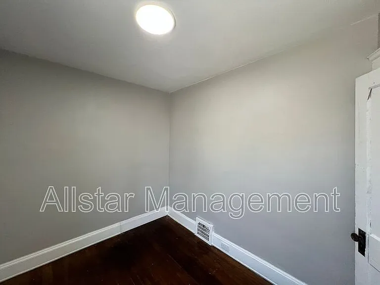 8203 Denison Ave #RIGHT SIDE — Photo 9