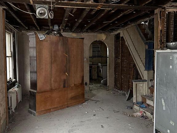3rd image of 1104 W Walnut St