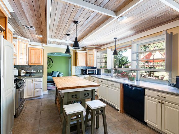 4th image of 1035 W Coyote Way