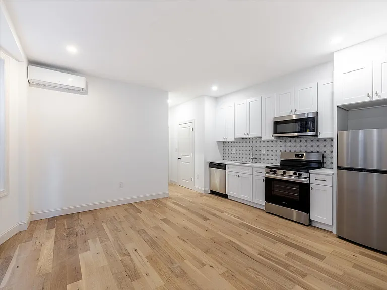 413 S 51st St #1 — Photo 8