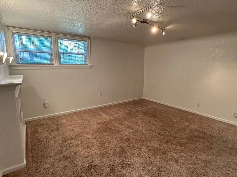 109 Yellowstone Ave — Photo 6