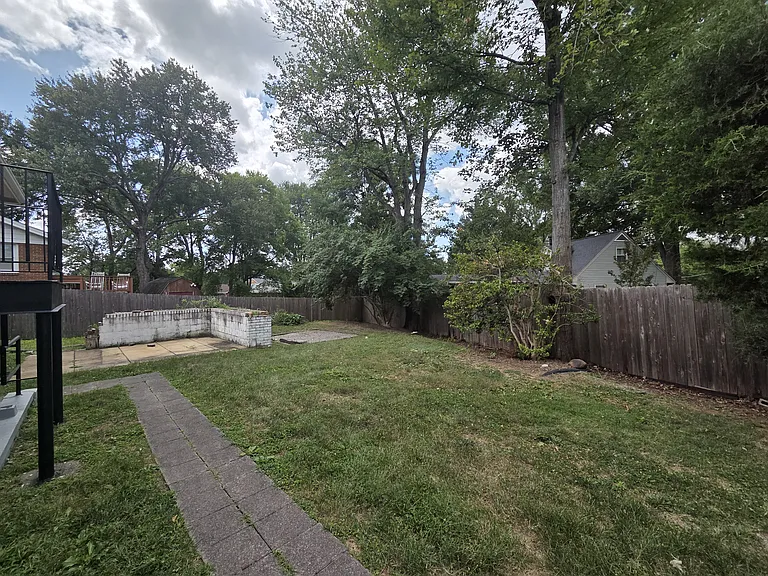 7020 Quander Rd — Photo 35