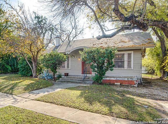 3rd image of 1026 W Magnolia Ave