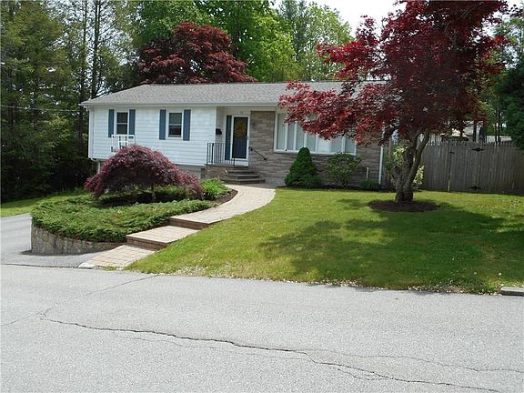3rd image of 14 Tabor Dr