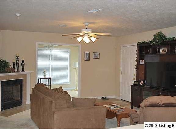 3rd image of 142 Falling Leaf Dr