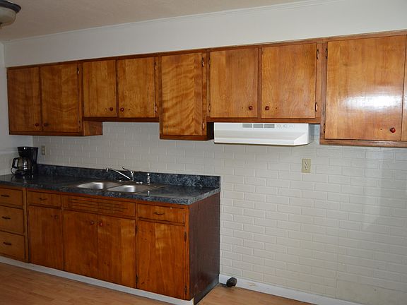 5th image of 204 Carroll Dr
