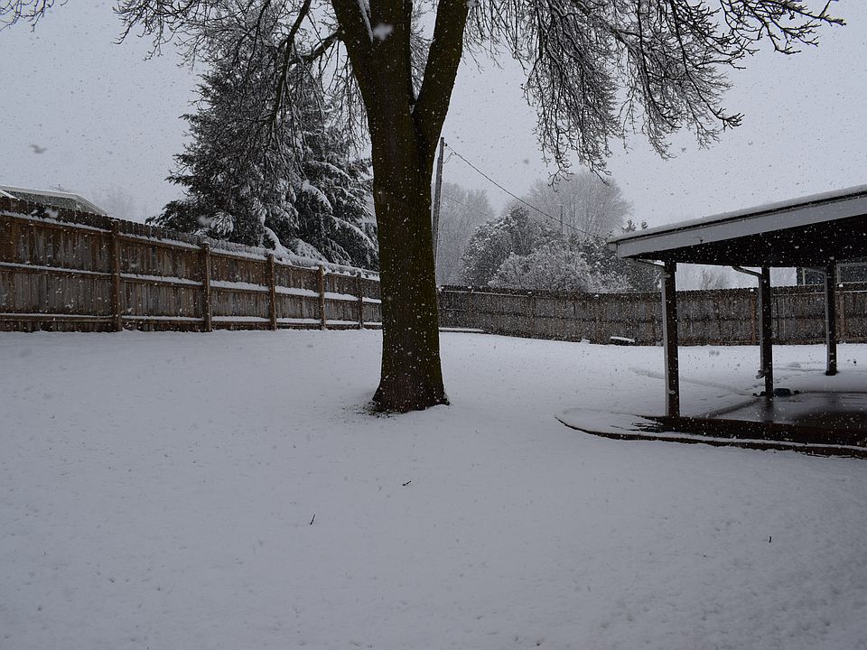 1st image of 818 Meadow Ln