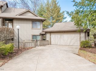2240 Stone Creek Trl, Cuyahoga Falls, OH