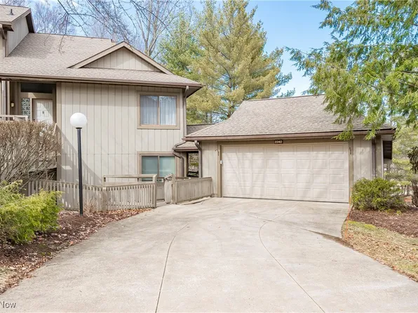 2240 Stone Creek Trl, Cuyahoga Falls, OH 44223
