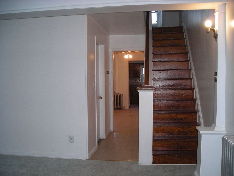 2nd image of 315 W 5th St