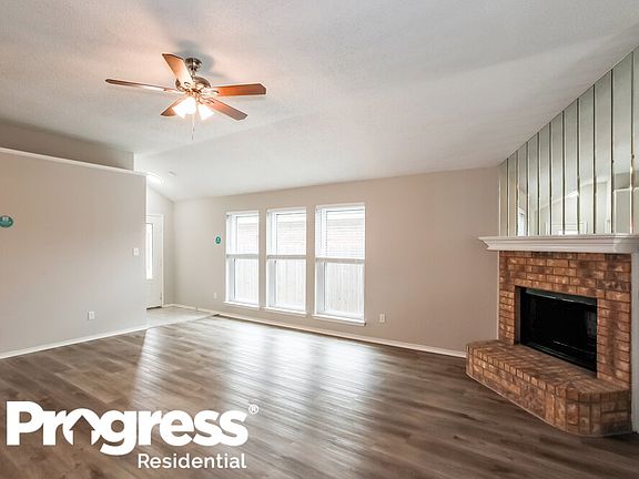 3rd image of 3913 Silver Springs Dr