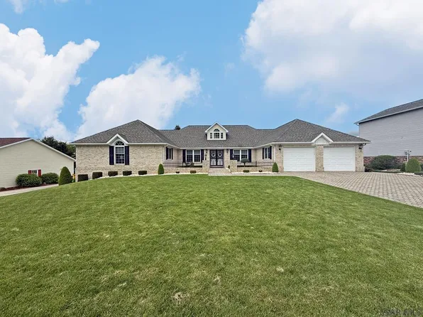 211 Stardust Dr, Johnstown, PA 15904