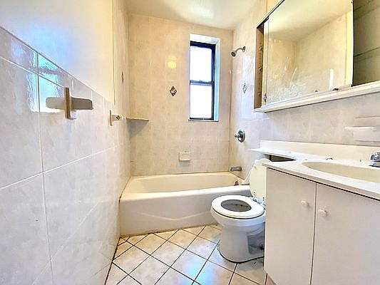 5th image of 244 W 109th St APT 1D