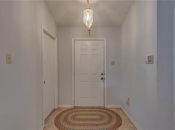 2nd image of 904 Ashland Pl W