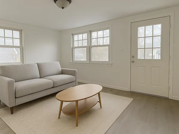 27 Middle Line Ave, Medford, NY 11763