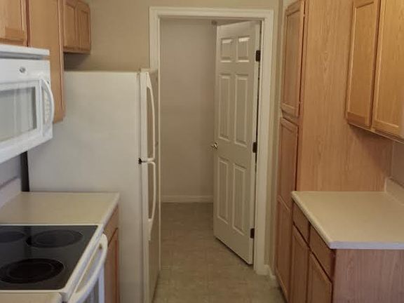 3rd image of 8910 Hunters Creek Dr APT 205