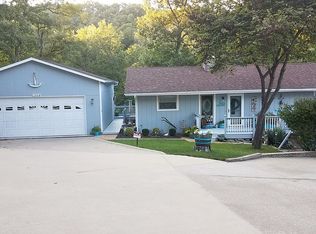 1364 Susan Rd, Lake Ozark, MO 65049
