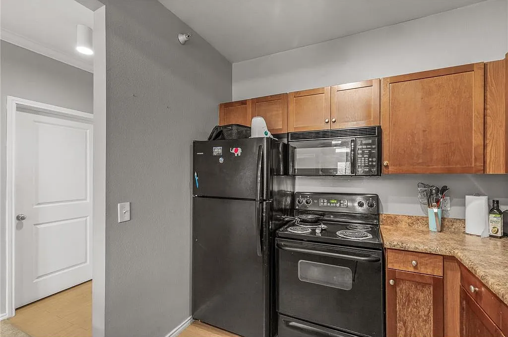 1 bed, 835 sqft, $1,350 — Photo 3