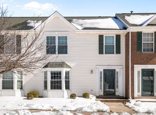 8002 Aspen Green Ln, Louisville, KY 40291