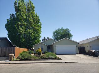 617 SW Larch Rd, Grants Pass, OR 97526