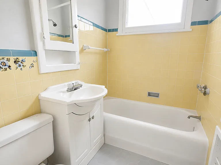 25 Westmont Dr #4 — Photo 2