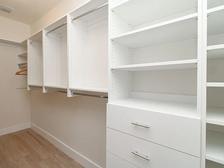 4879 Esplanade St — Photo 37