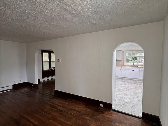 3rd image of 1186 Pondview Ave