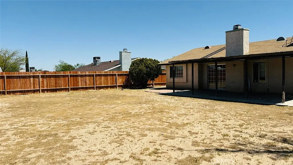 3 bed, 1354 sqft, $2,450 — Photo 3